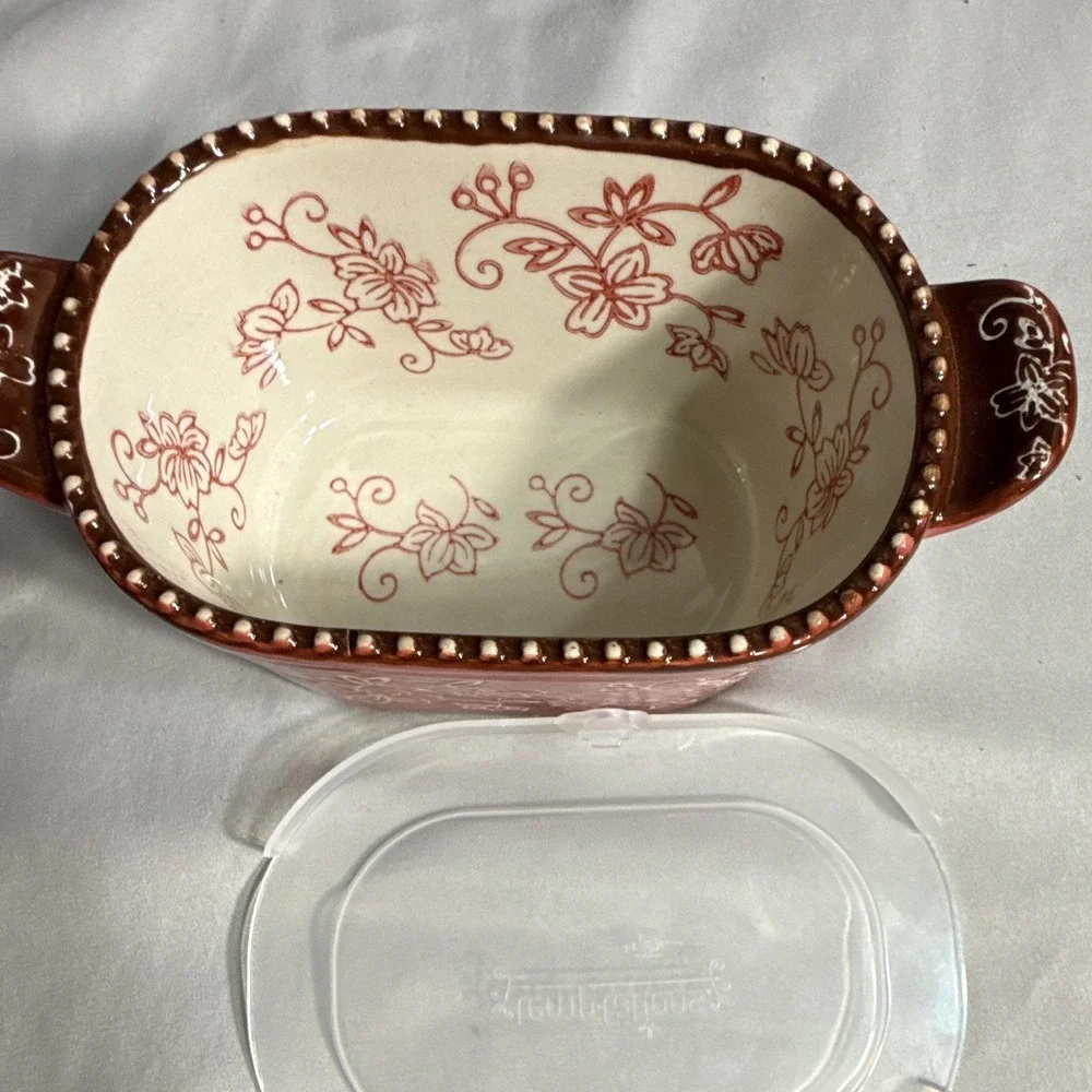TEMPTATIONS Floral Lace 10 oz Ceramic Baking Dish w/Lid Cranberry/White